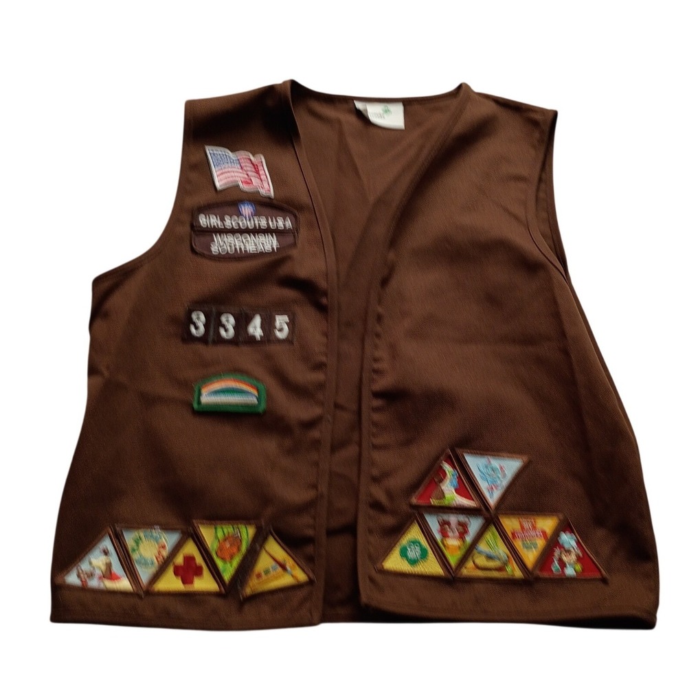Girl Scouts Brownie Uniform Vest Brown Wisconsin Southeast Troop 3345 Patches
